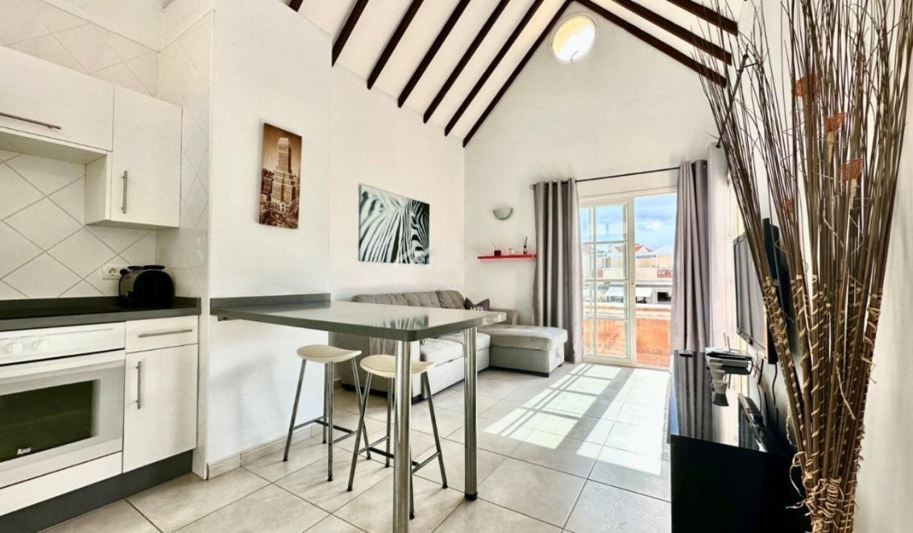 Light And Cosy Apartment In 100 Meters From The Beach Costa Adeje Room photo